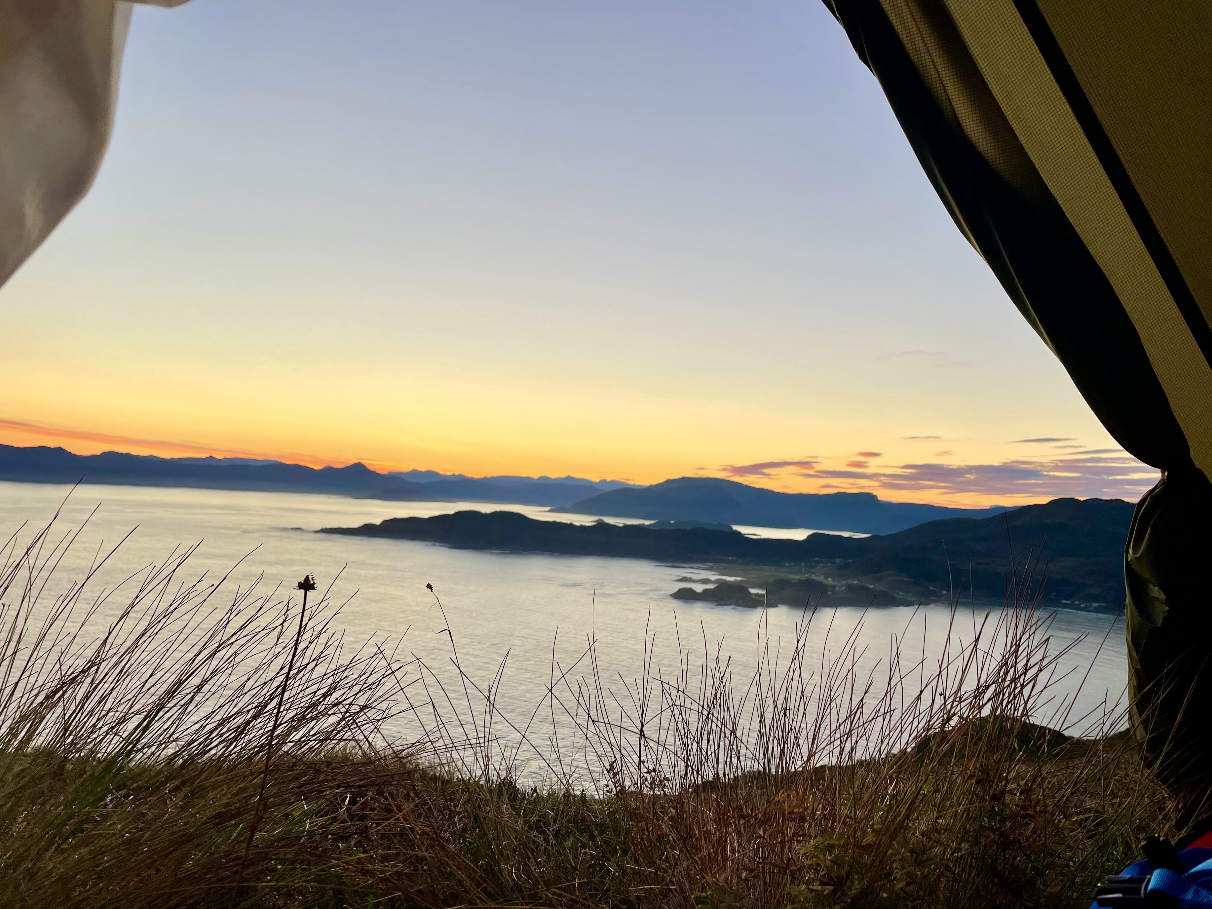 Morgensonne am norwegischen Fjord